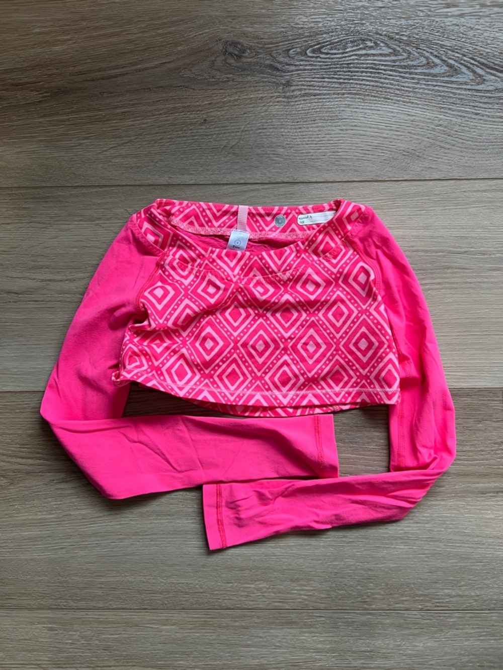 Lululemon Ivivva Hot Pink & White Geometric crop Top size 6